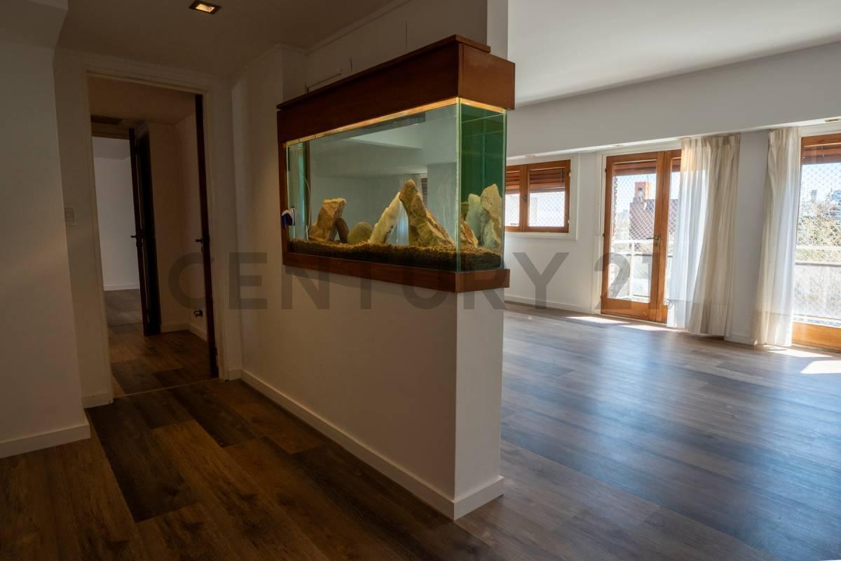 Foto de Departamento de Categoría en Venta La Plata - 3 Dormitorios y 2 Cocheras, imagen 1
