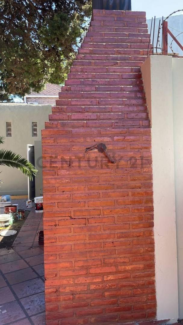 Foto de VENTA | Moderna Casa de 3 Dormitorios con Pileta, Cochera Doble y Gran, imagen 5