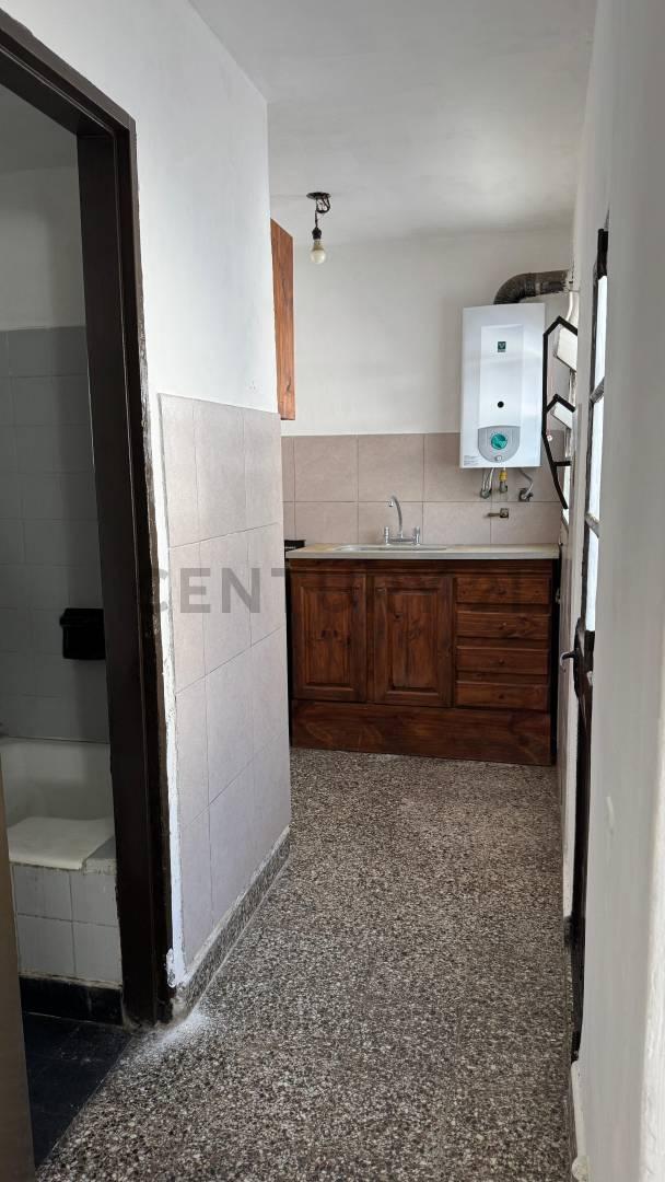 Foto de PH 1 dormitorio con dos patios – Calle 66 e/ 28 y 29 – Apto banco, imagen 2