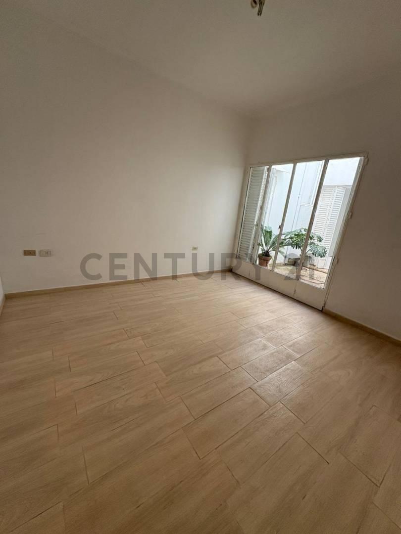 Foto de PH en venta La Plata. Patio y planta baja., imagen 2