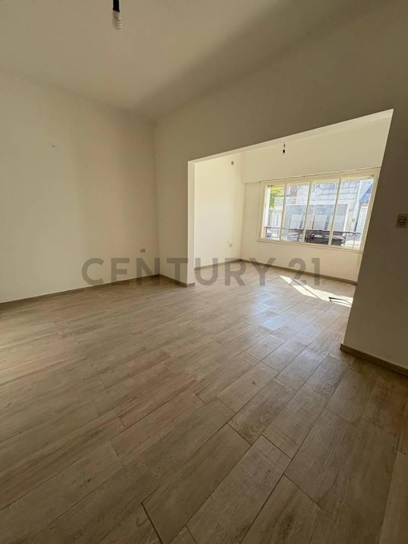 Foto de PH en venta La Plata. Patio y planta baja., imagen 4