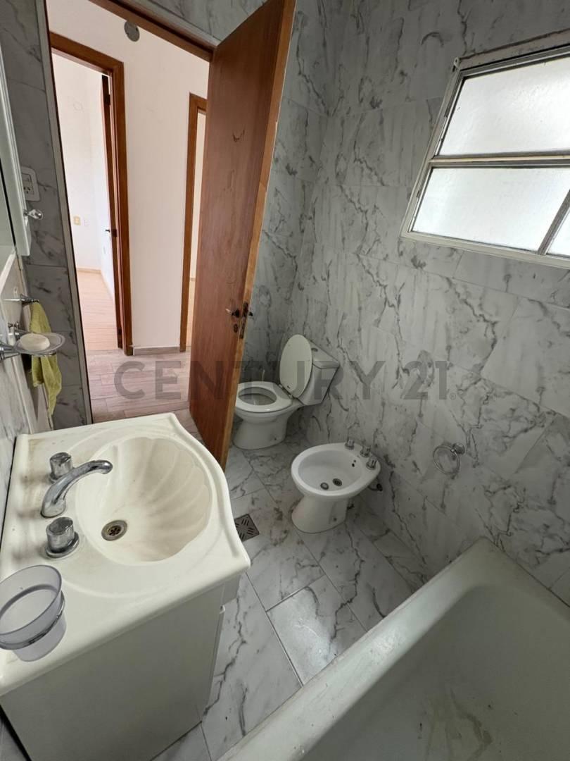 Foto de PH en venta La Plata. Patio y planta baja., imagen 3