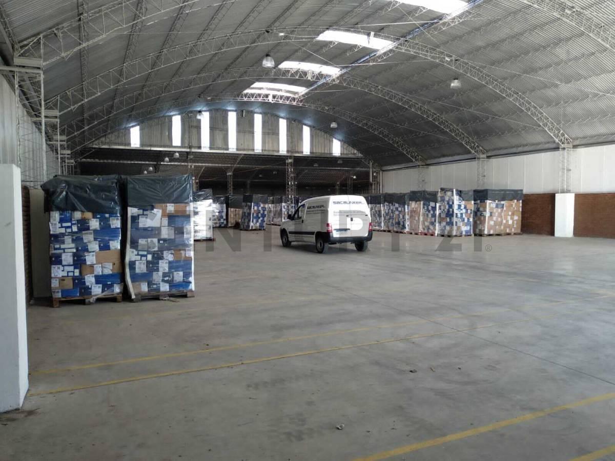 Foto de VENTA GALPON ,EN AREA PROCUCTIVA LA PLATA - AV 520 Y 200, imagen 3
