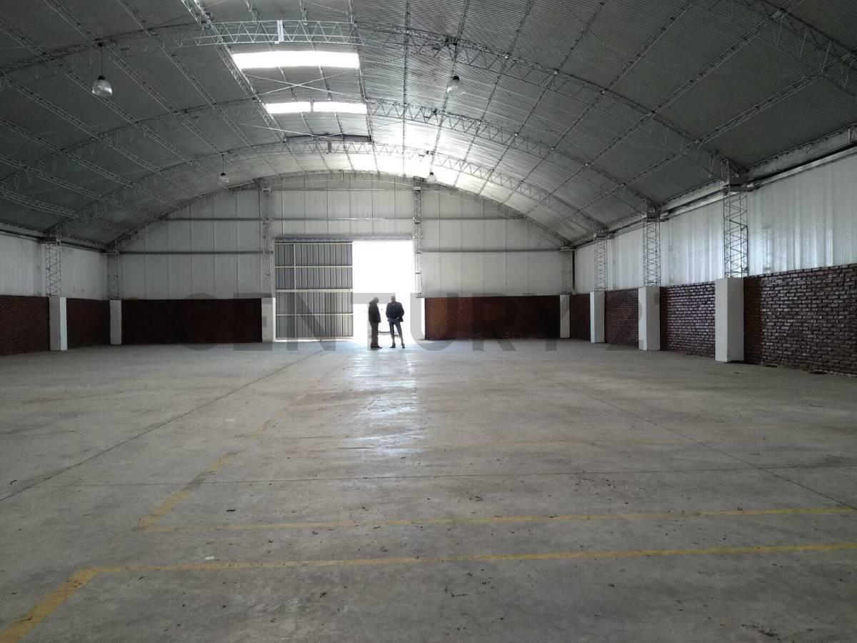 Foto de VENTA GALPON ,EN AREA PROCUCTIVA LA PLATA - AV 520 Y 200, imagen 1