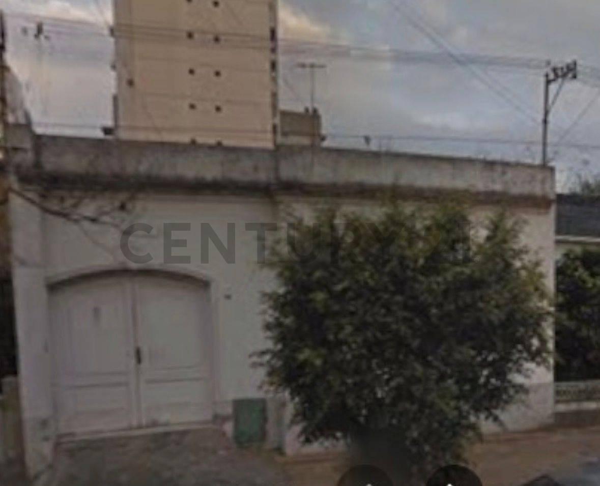Foto de PROPIEDAD CLASICA, CON DESTINO COMERCIAL A RECICLAR sobre Lote sobre, imagen 2