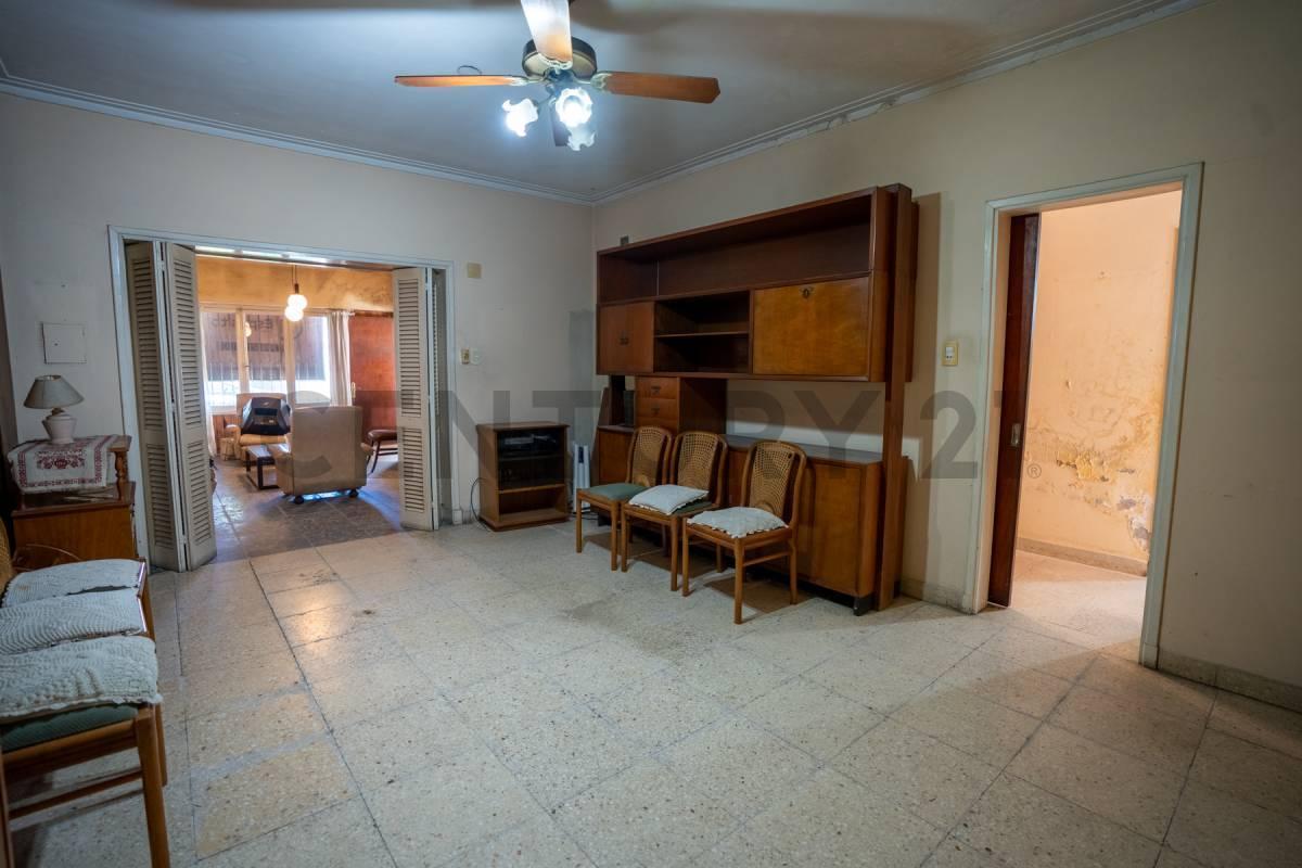 Foto de Casa de tres dormitorios en venta en La Plata - a reciclar-, imagen 4