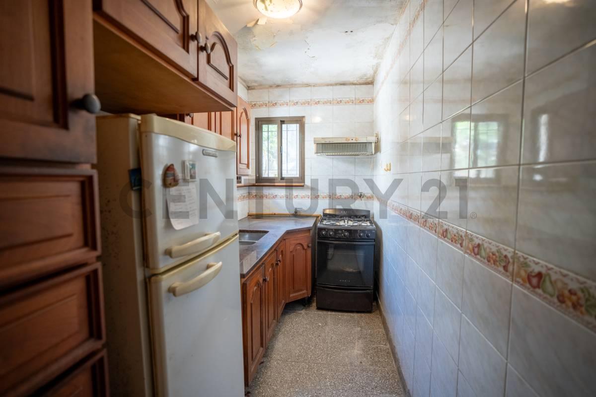 Foto de Casa de tres dormitorios en venta en La Plata - a reciclar-, imagen 5