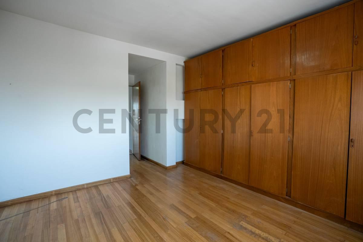 Foto de Departamento tipo PISO de dos dormitorios mas estudio y Cochera en, imagen 4