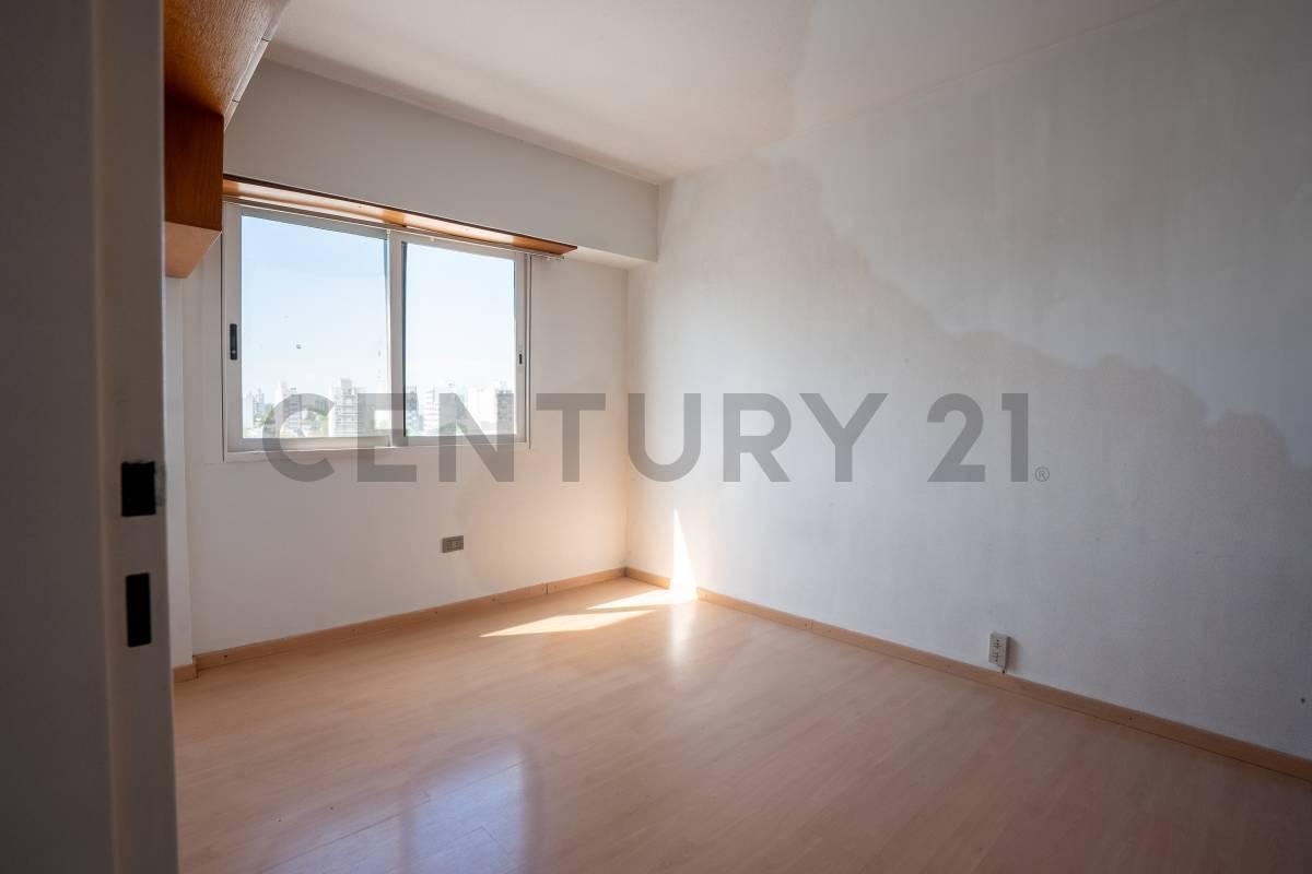 Foto de Departamento tipo PISO de dos dormitorios mas estudio y Cochera en, imagen 3