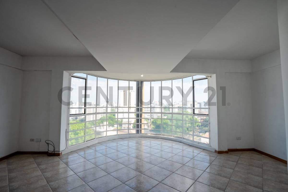 Foto de Departamento tipo PISO de dos dormitorios mas estudio y Cochera en, imagen 1