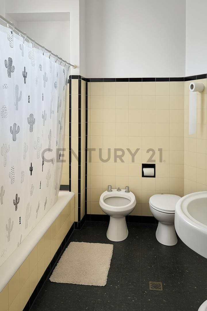 Foto de Casa a reciclar en venta sobre lote de 600 m2 – La Plata, imagen 5
