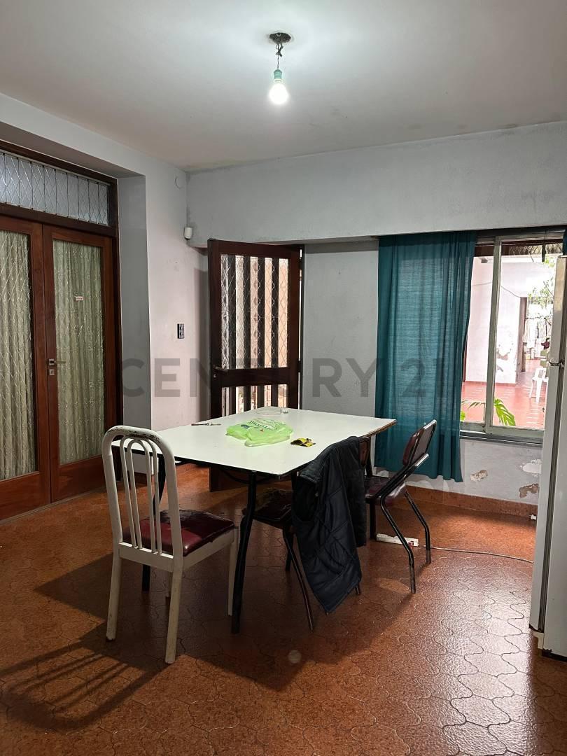 Foto de Casa a refaccionar en Venta en La Plata 5 46 y 47, imagen 2