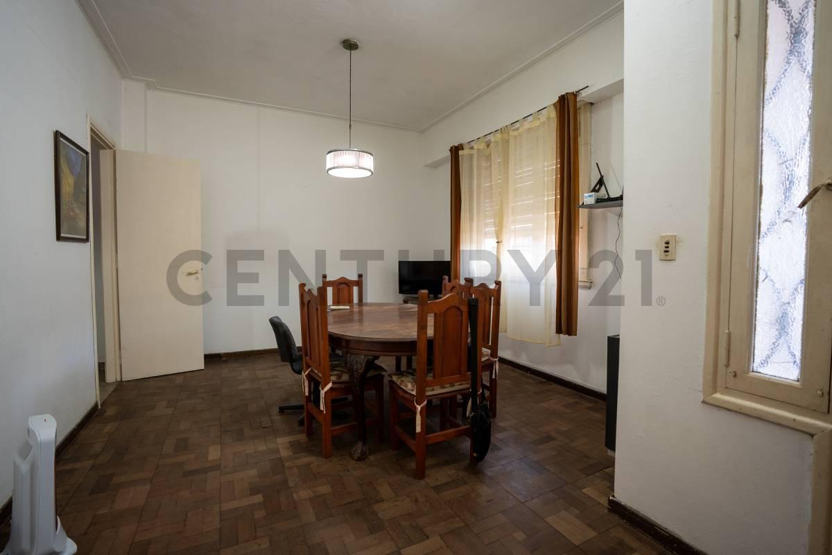Foto de Casa en Venta , dos dormitorios con patio en La Plata, imagen 3