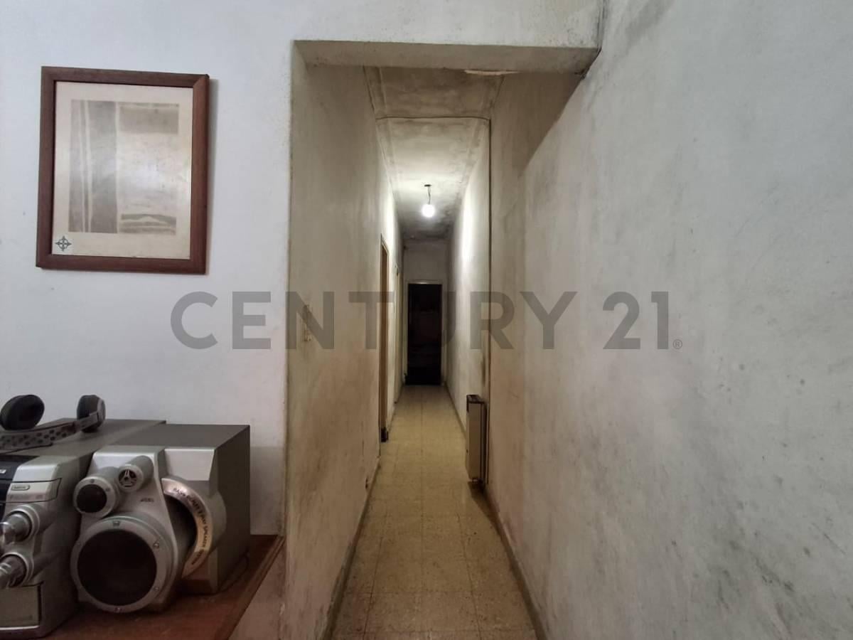 Foto de CASA EN VENTA A RECICLAR CALLE 3 ENTRE 521 Y 522 TOLOSA, imagen 2