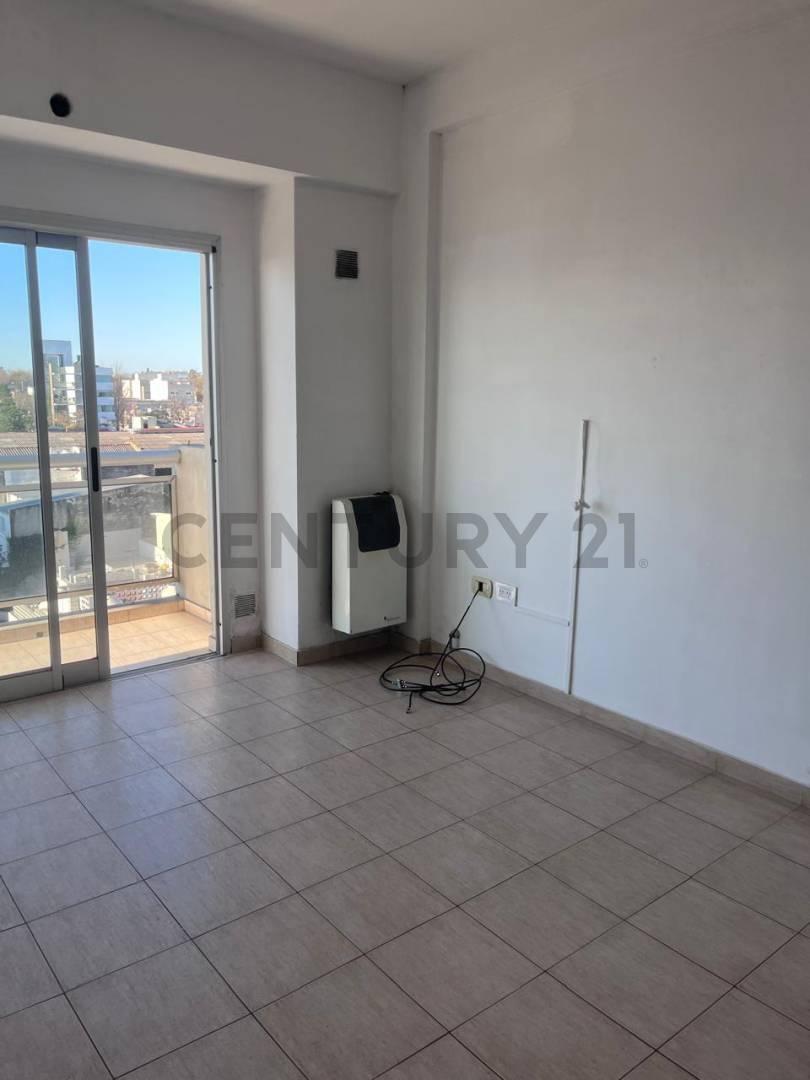 Foto de Departamento de Dos dormitorios en Alquiler en La Plata - 4 e/ 32 y 33, imagen 3