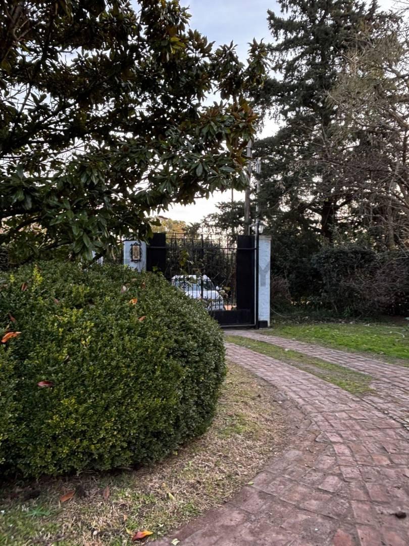 Foto de Casa en venta en Villa Elisa de cinco dormitorios, imagen 1