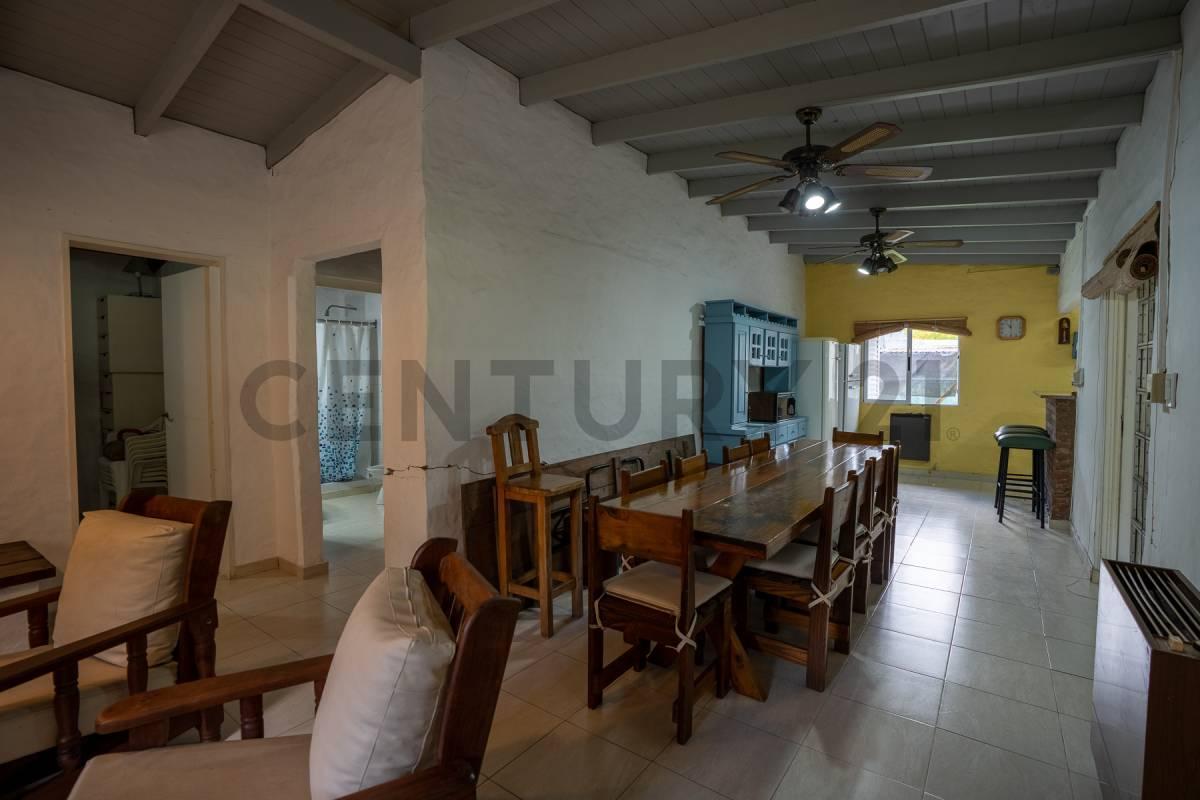 Foto de CASA EN VENTA VILLA ELISA 2 DORMITORIOS. GRAN PARQUE Y PILETA., imagen 2