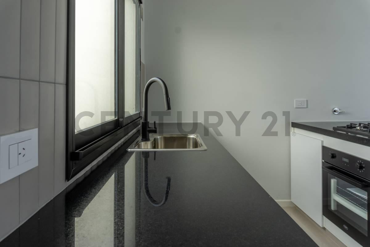 Foto de DEPARTAMENTO EN VENTA 50 ENTRE 26 Y 27 FRENTE PARQUE SAN MARTÍN - LA, imagen 2