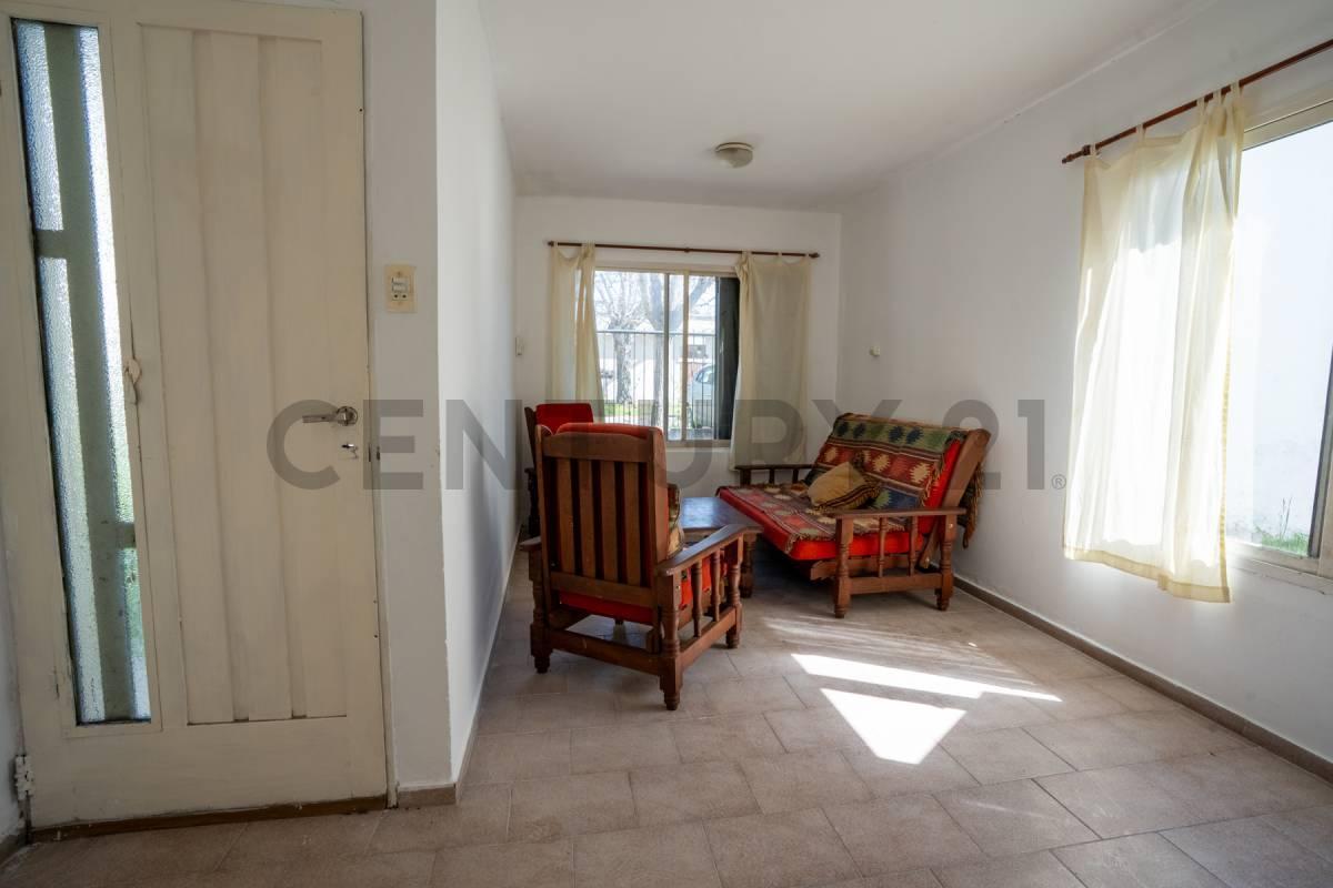Foto de 148 e/ 44 y 45 La Plata | Casa en venta 2 dormitorios, galpón y depto a, imagen 5