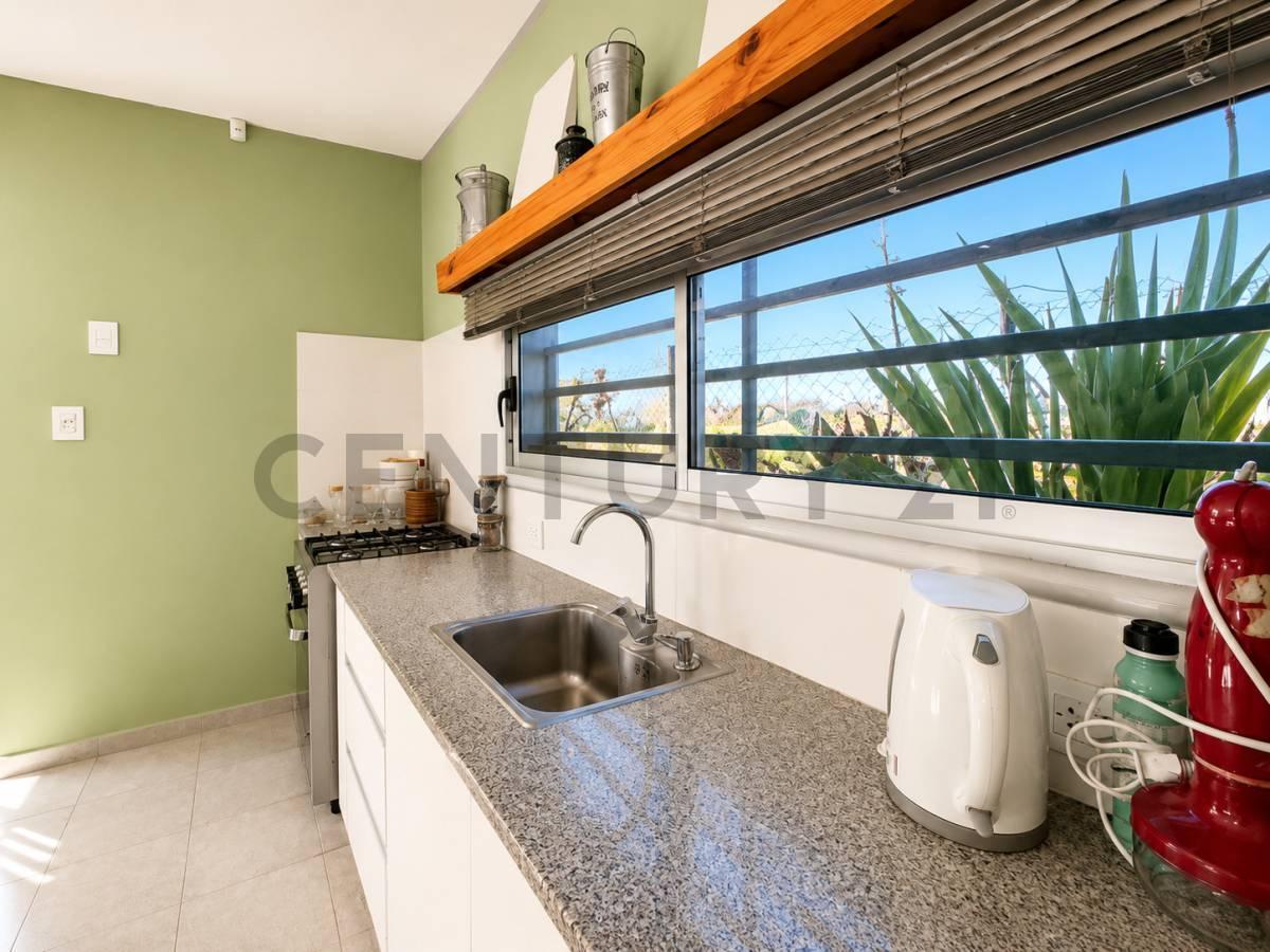 Foto de Casa en venta La Plata, 2 dormitorios, Pileta, imagen 5