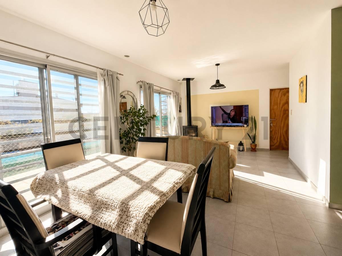Foto de Casa en venta La Plata, 2 dormitorios, Pileta, imagen 4