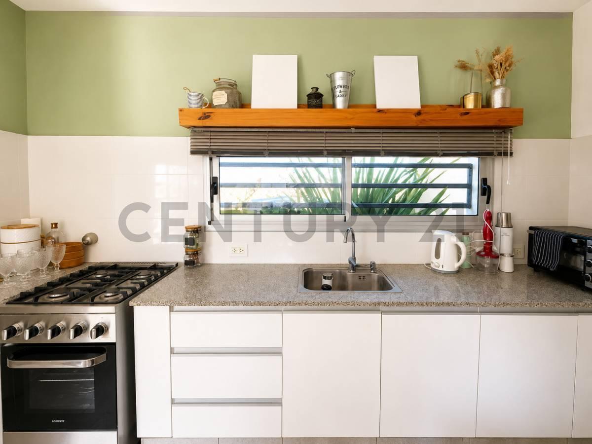 Foto de Casa en venta La Plata, 2 dormitorios, Pileta, imagen 2