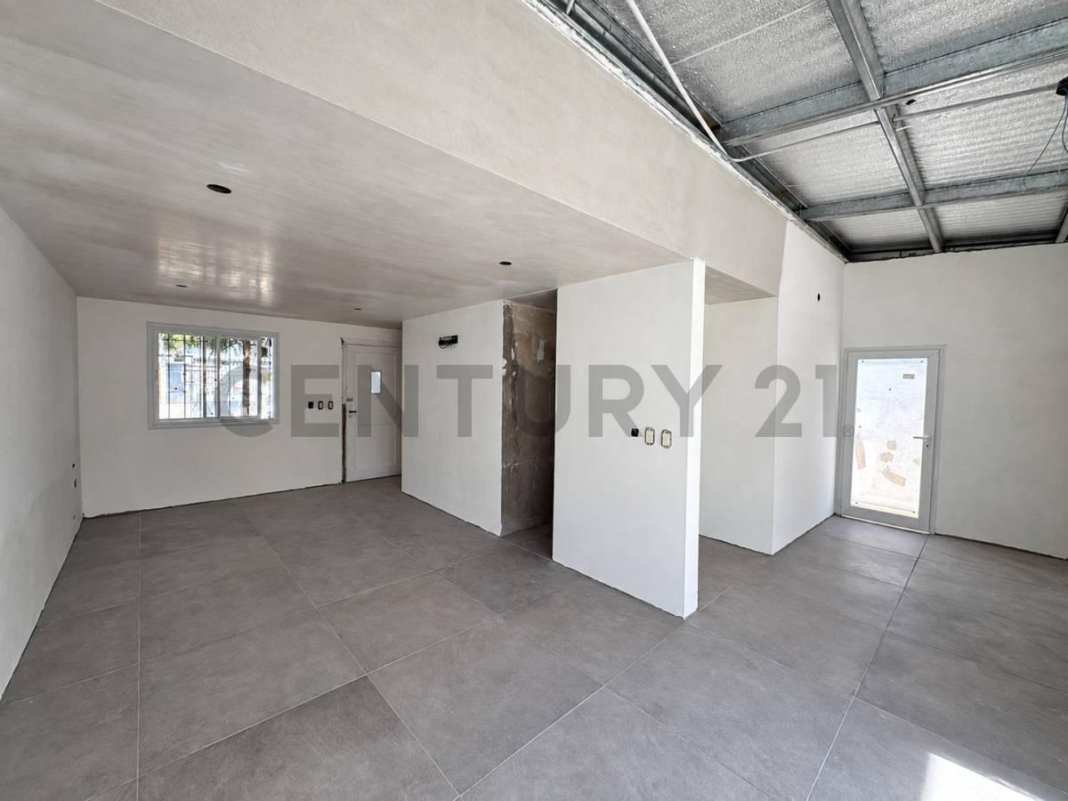Foto de Casa reciclada a nuevo en City Bell | 2 dormitorios, parque y pileta, imagen 2