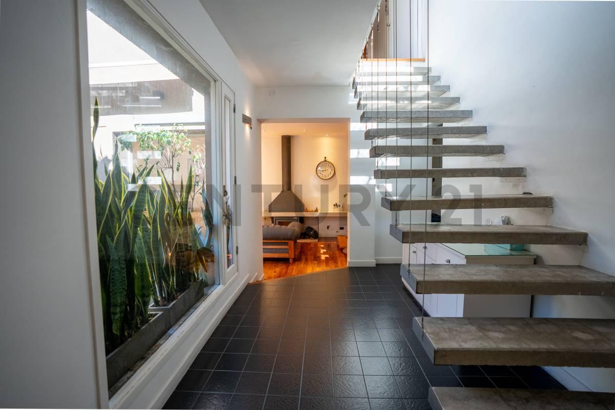 Foto de CASA EN VENTA LA PLATA, 4 DORMITORIOS Y COCHERA., imagen 2