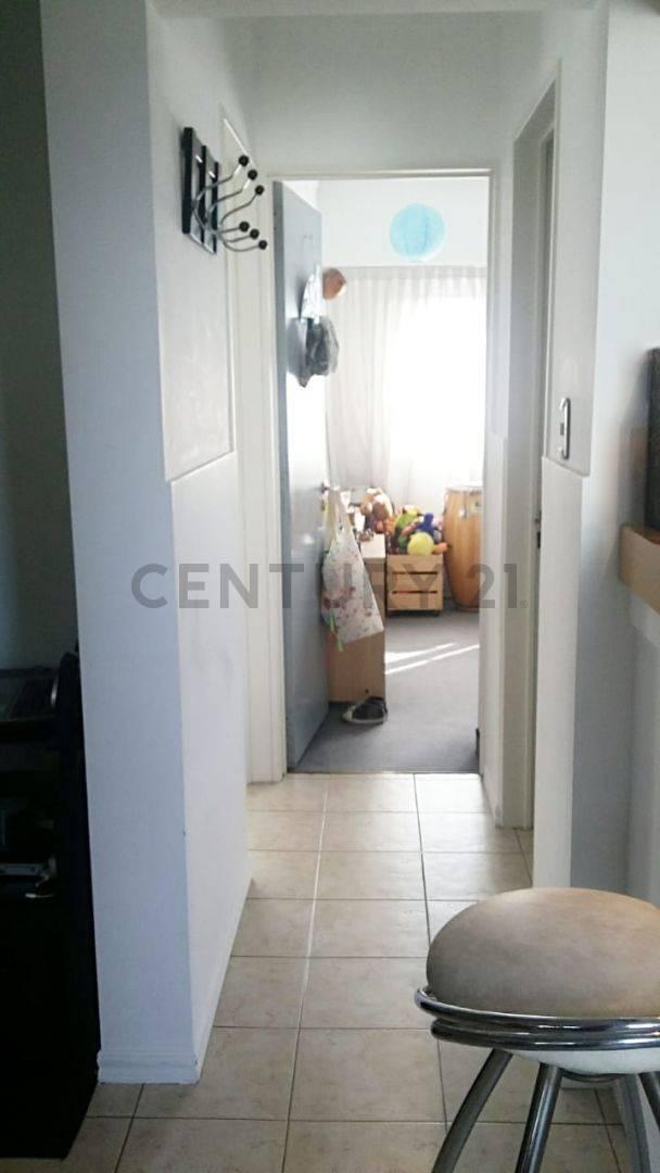 Foto de Departamento 2 dormitorios con cochera en La Plata, imagen 2