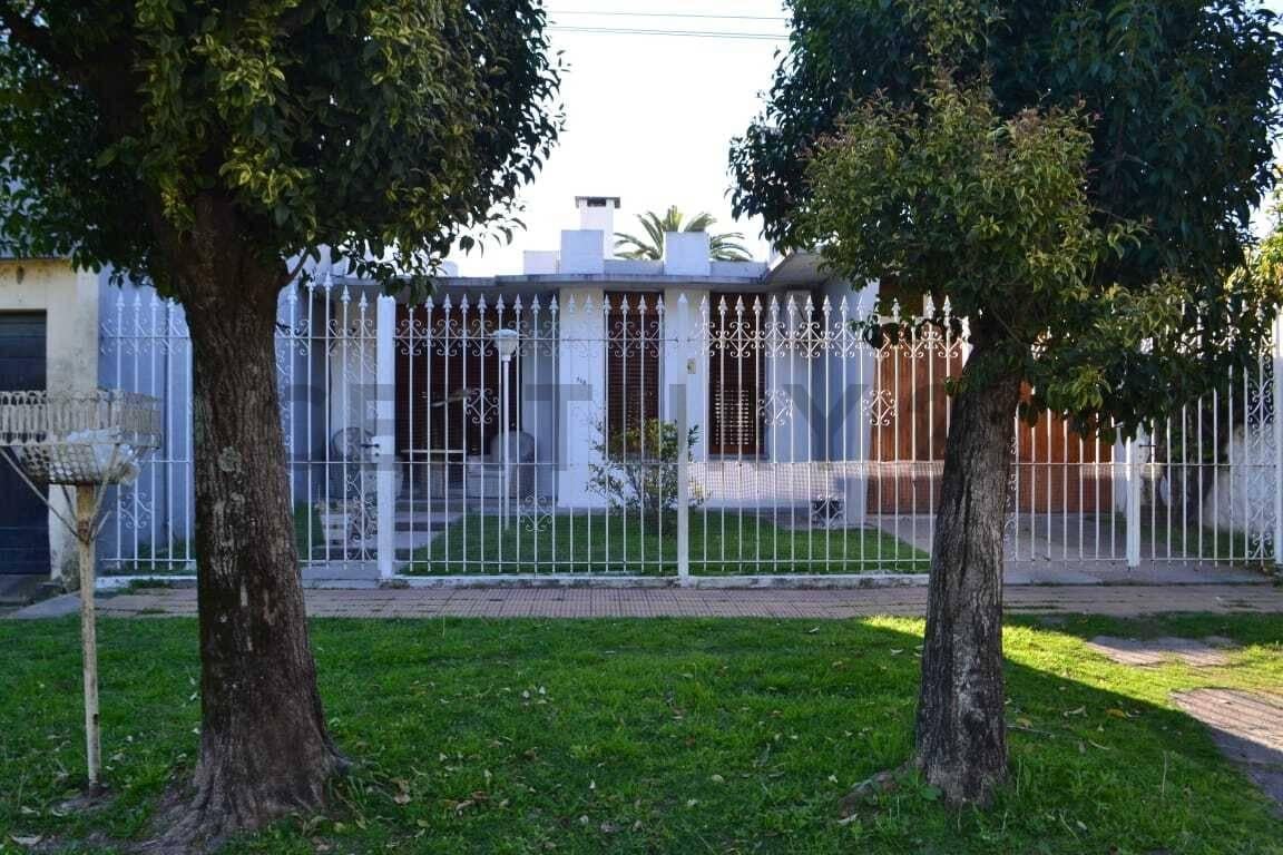 Casa 2 Dormitorios en Berisso.