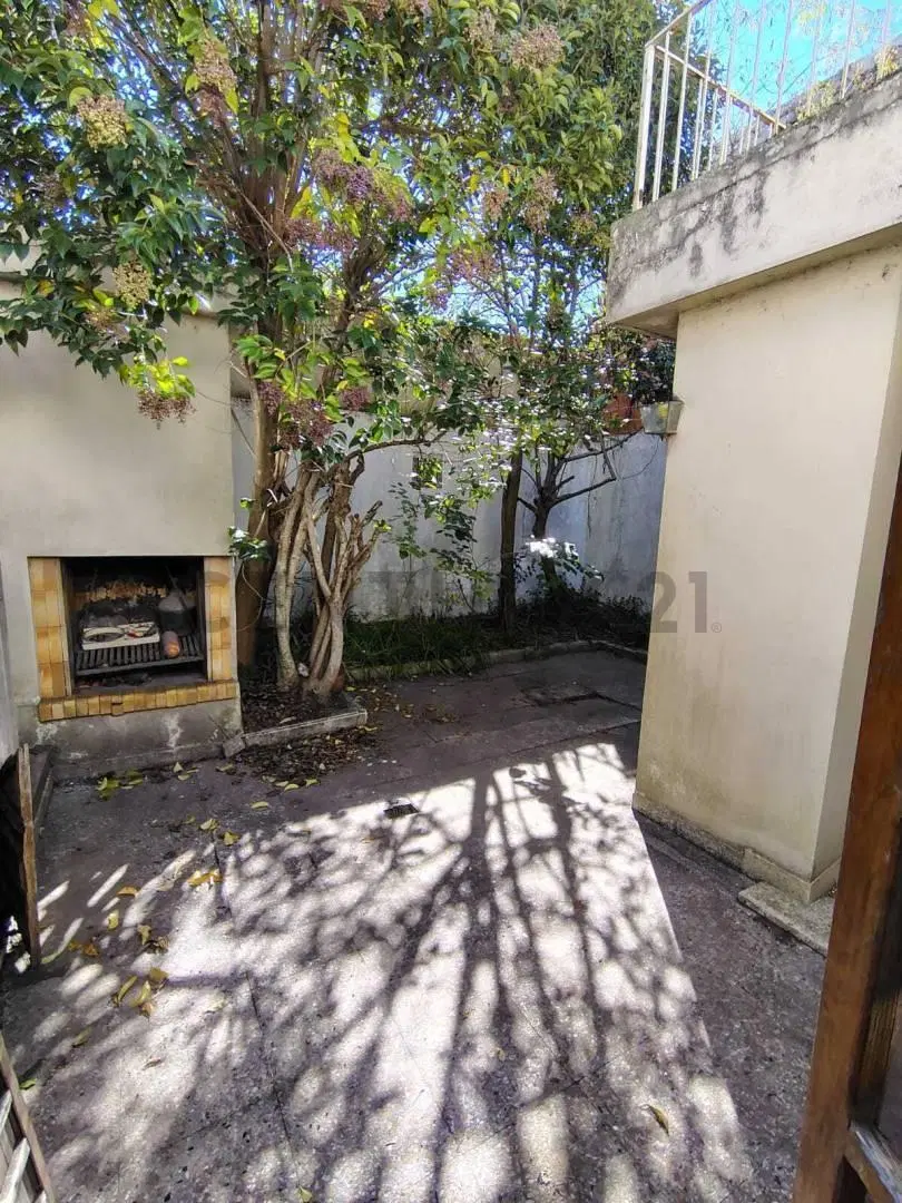 Venta de Casa a Remodelar sobre Av. Horacio Cestino e/ Independencia y Eva Perón 505 4