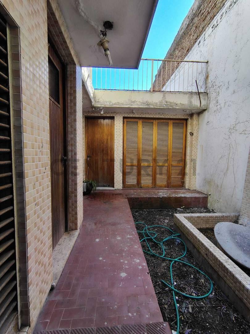 Venta de Casa a Remodelar sobre Av. Horacio Cestino e/ Independencia y Eva Perón 505