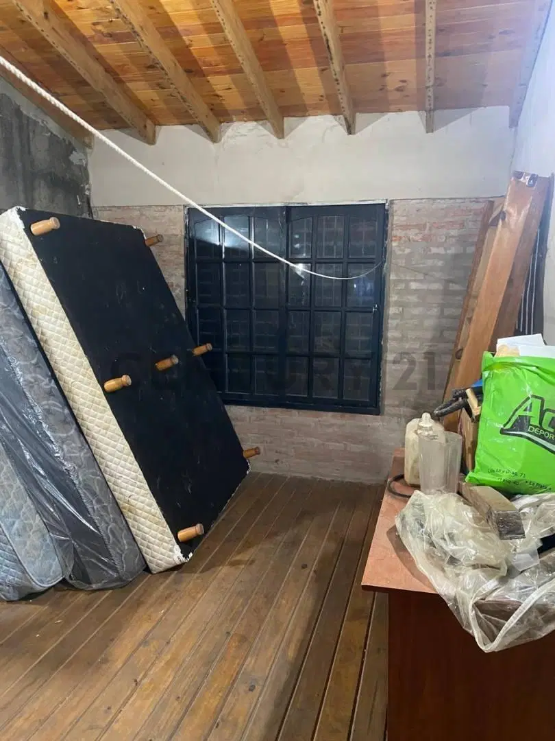 CASA DESARROLLADA EN DOS PLANTAS 1