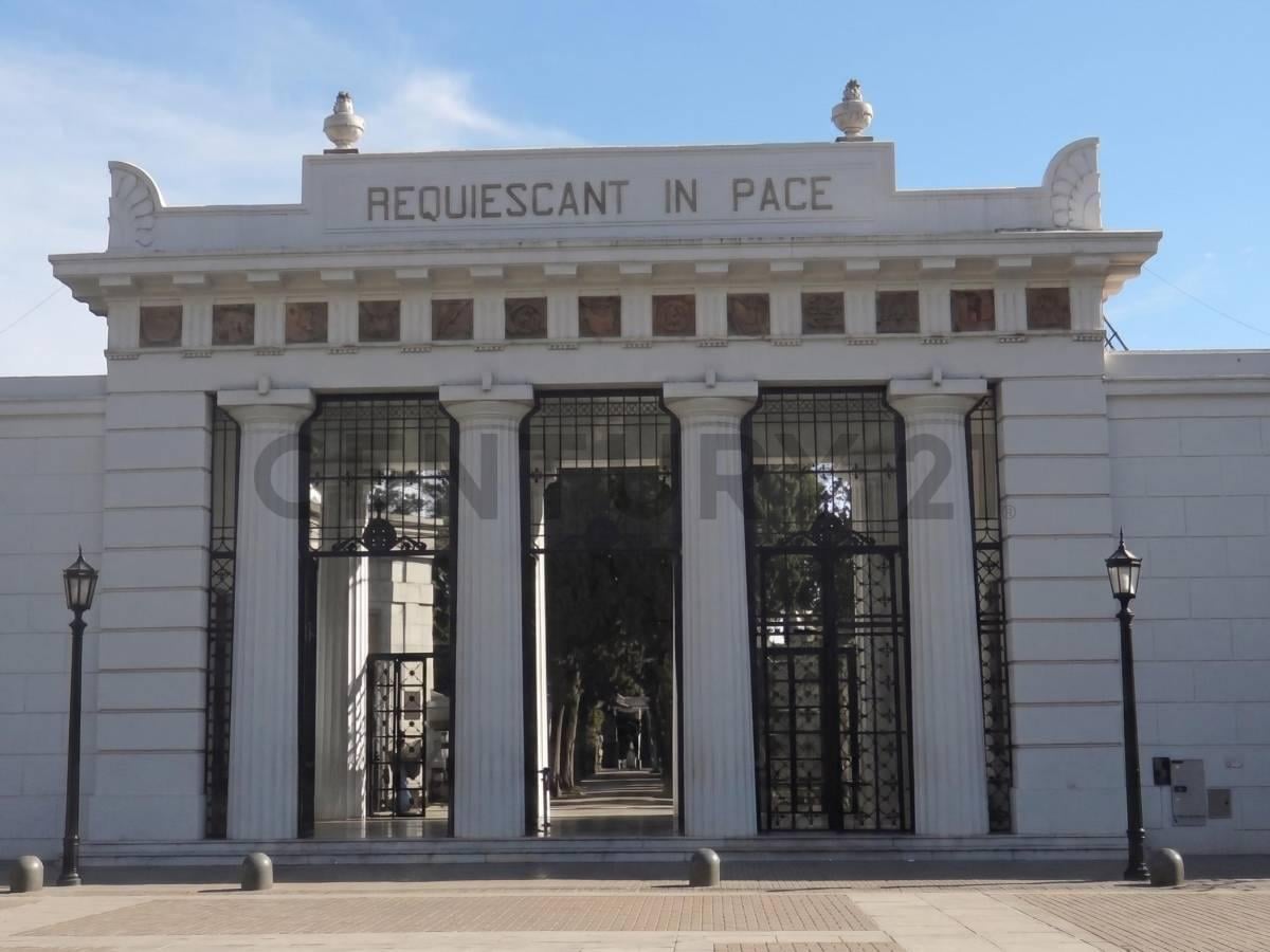 Bóveda en el Cementerio de la Recoleta, CABA