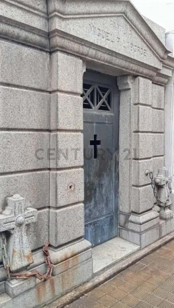 Bóveda en el Cementerio de la Recoleta, CABA 2