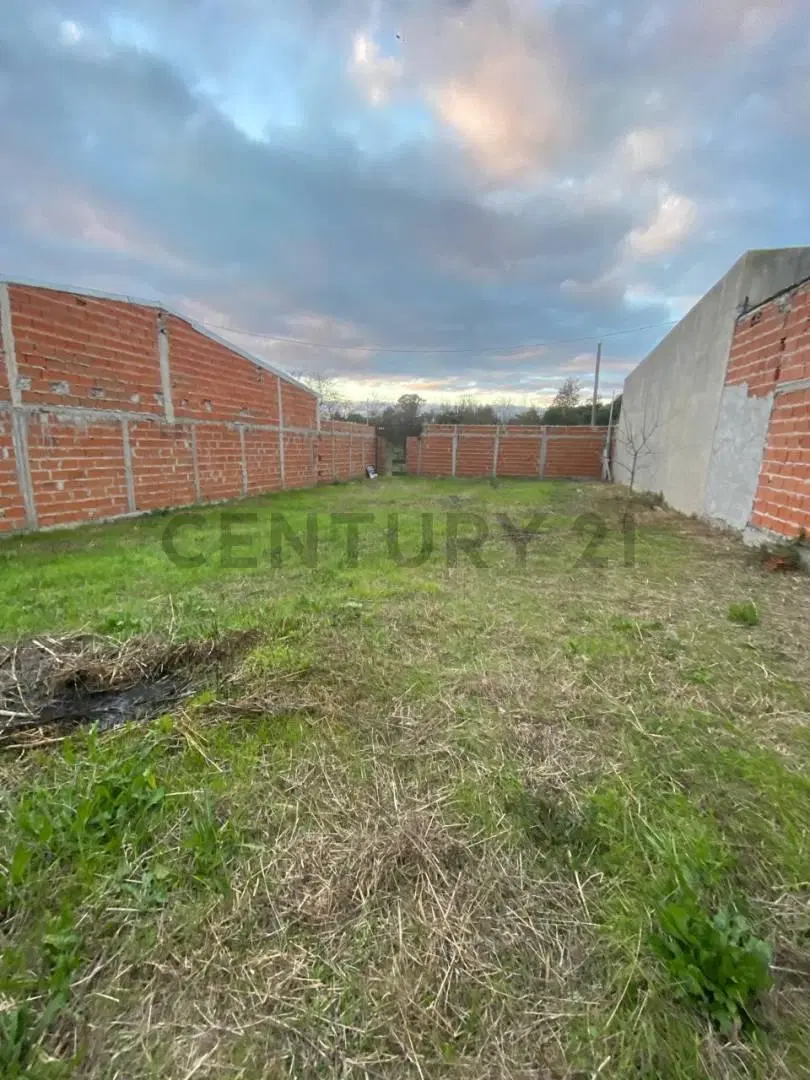 TERRENO EN VENTA CON PARED PERIMETRAL E INICIO DE CONSTRUCCION 5