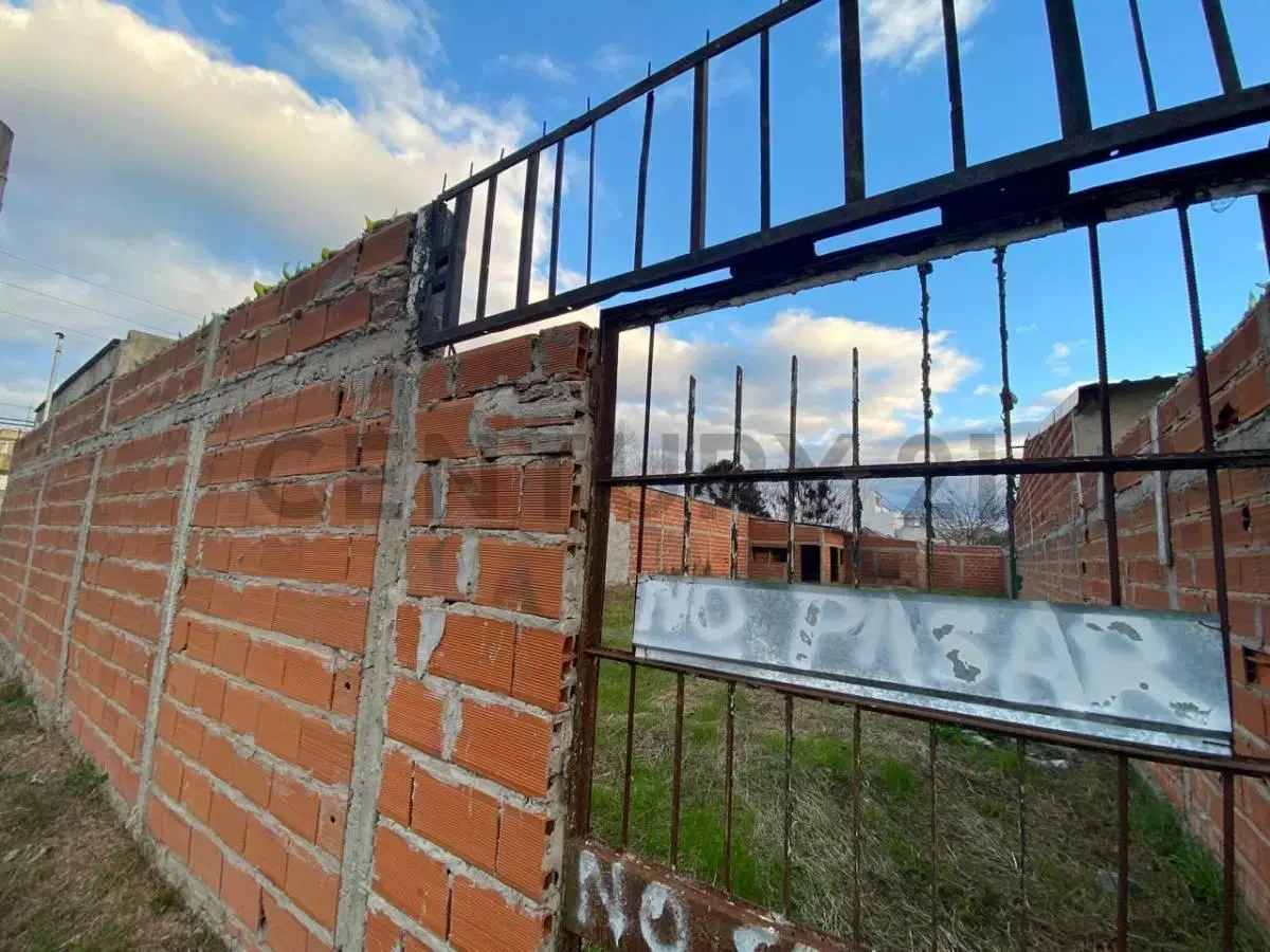 TERRENO EN VENTA CON PARED PERIMETRAL E INICIO DE CONSTRUCCION 4