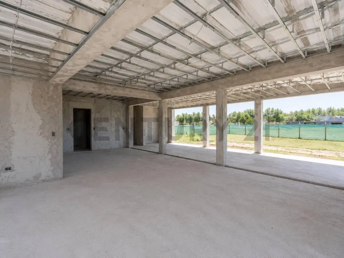CASA EN VENTA EN HARAS DEL SUR III CON PILETA Y 4 DORMITORIOS 5