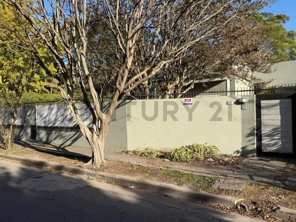 VENTA DE CASA EN VILLA CASTELLS sobre 2 lotes de 10 x 50 cada uno 4