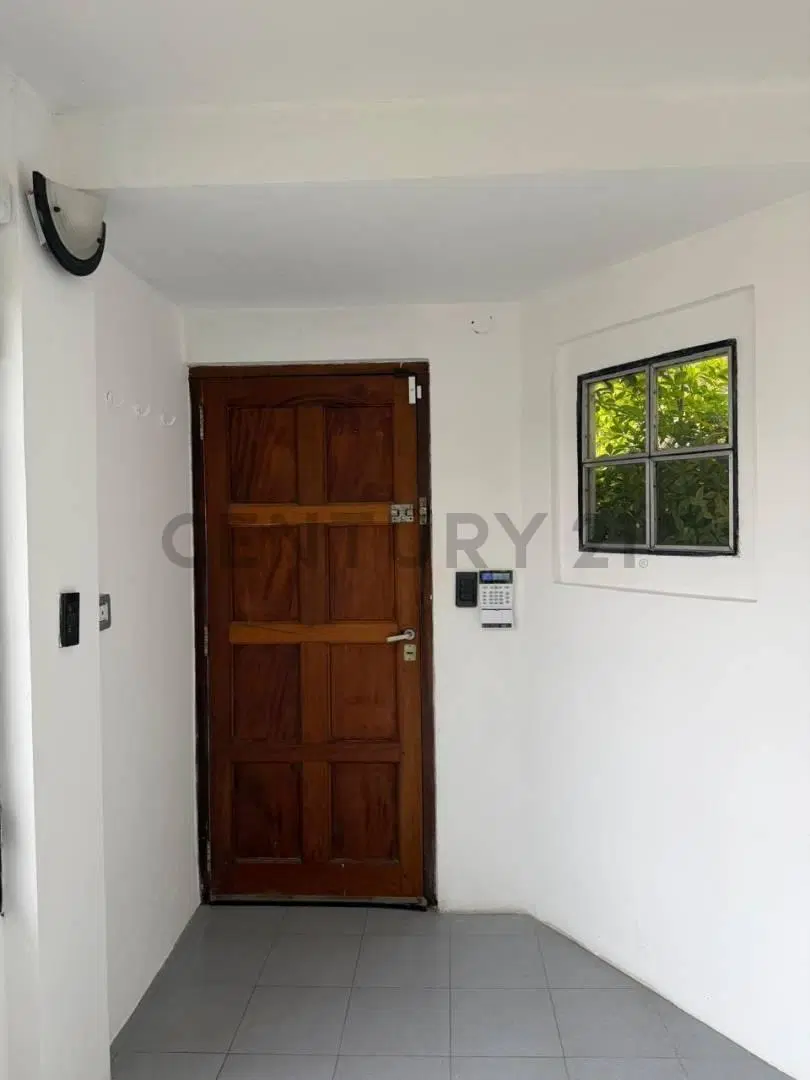 VENTA DE CASA EN VILLA CASTELLS sobre 2 lotes de 10 x 50 cada uno 3