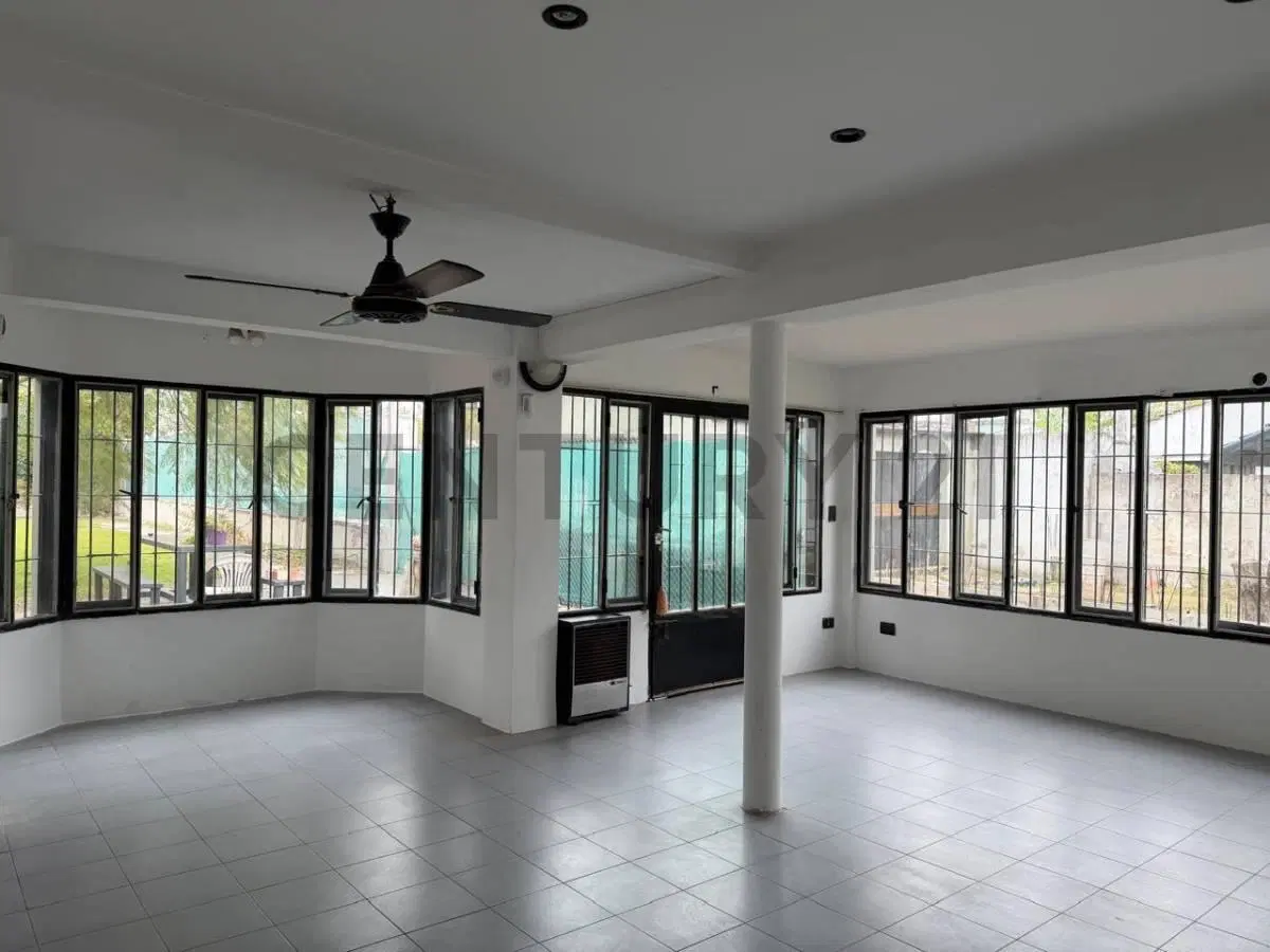 VENTA DE CASA EN VILLA CASTELLS sobre 2 lotes de 10 x 50 cada uno 8