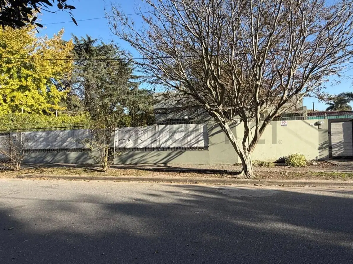 VENTA DE CASA EN VILLA CASTELLS sobre 2 lotes de 10 x 50 cada uno 2