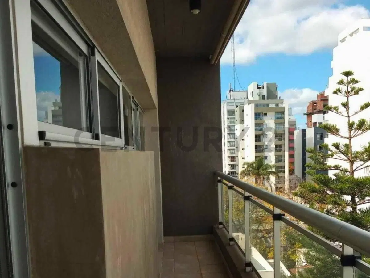 Departamento 3 ambientes con cochera en Zona Plaza Malvinas 4