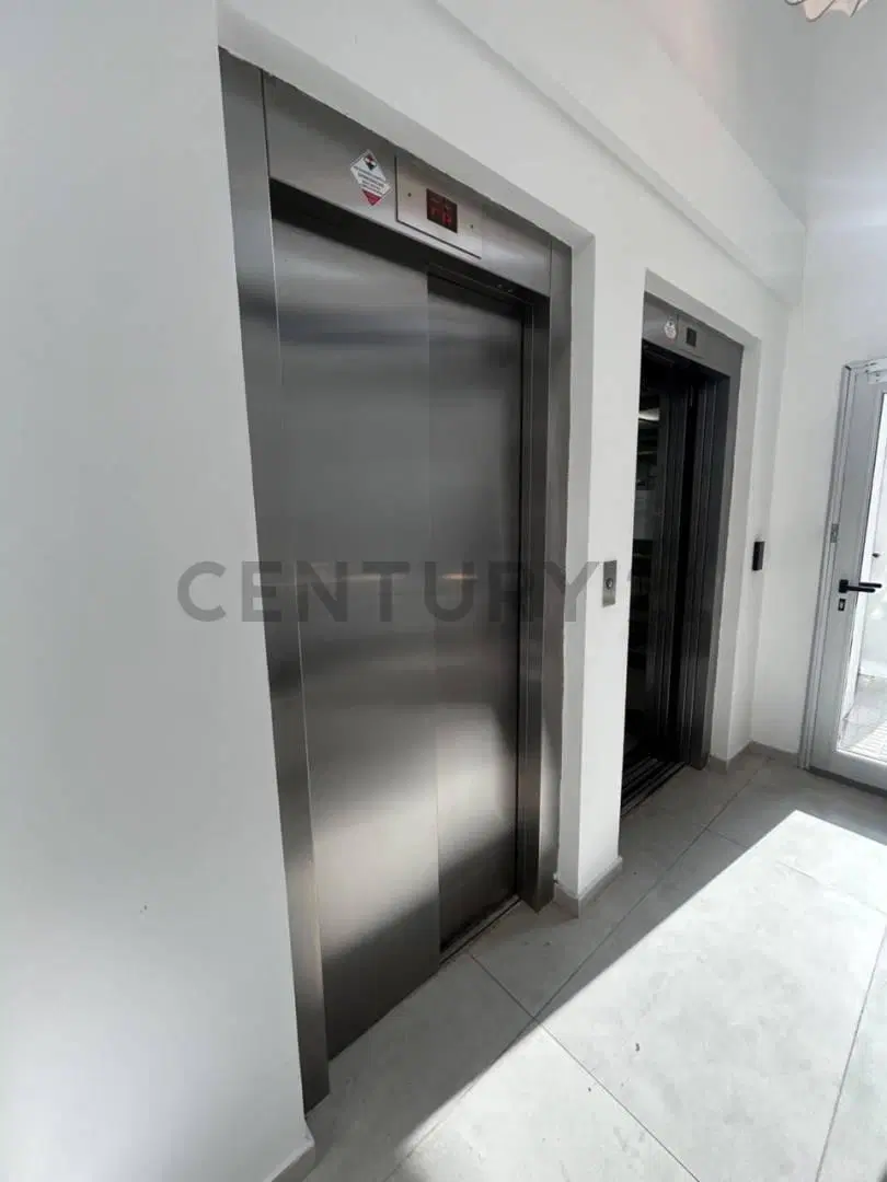 VENTA DE OFICINA A ESTRENAR 4