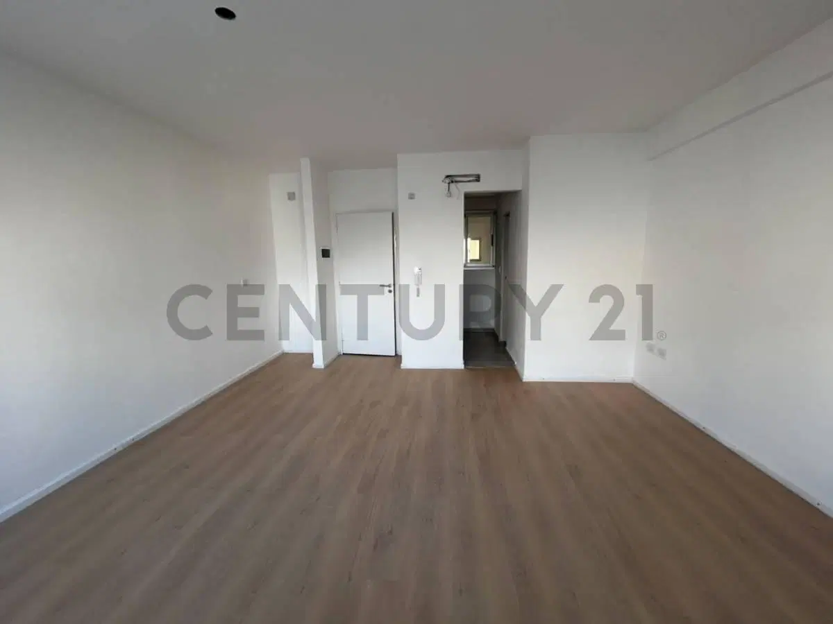 VENTA DE OFICINA A ESTRENAR 8