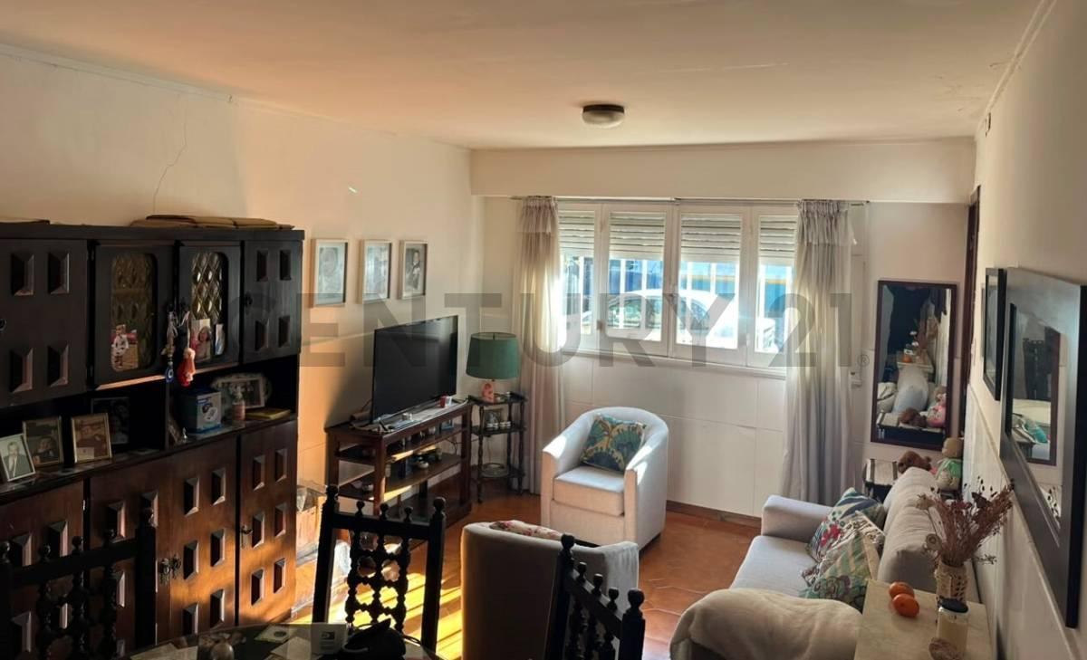Foto de Casa con departamento en planta alta., imagen 2