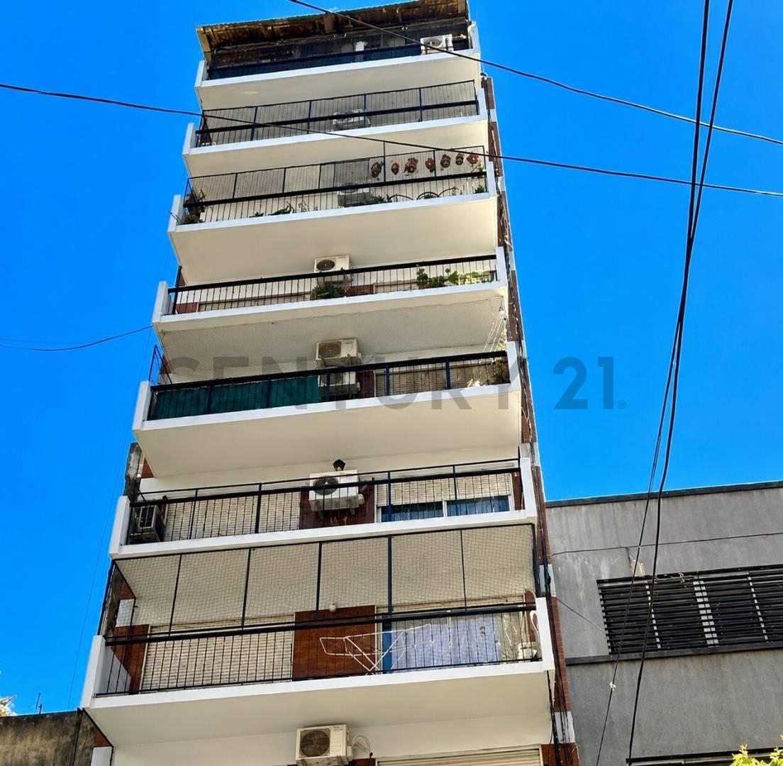 Foto de VENTA DEPARTAMENTO SUPER LUMINOSO 4 AMB + DEPENDENCIA, imagen 1