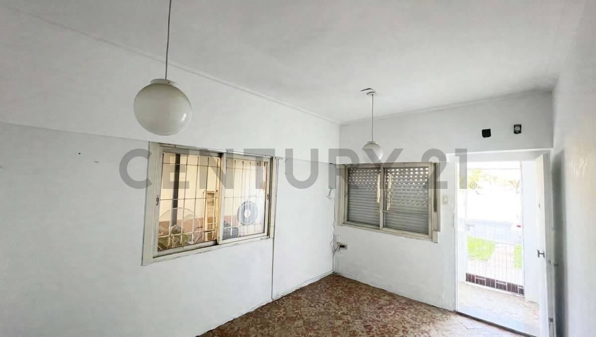 Foto de Galpón con vivienda al frente sobre Av. Circunvalación, La Plata, imagen 2