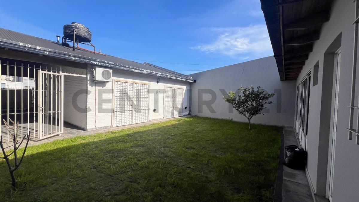 Foto de Casa 2 Dormitorios, Jardín y Quincho en Tolosa, imagen 1
