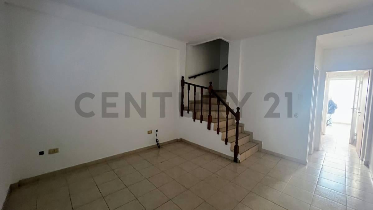 Foto de Dúplex 2 Dormitorios, patio y cochera en La Plata, imagen 2